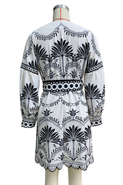 Beautifully Finished Dress in a Timeless Design