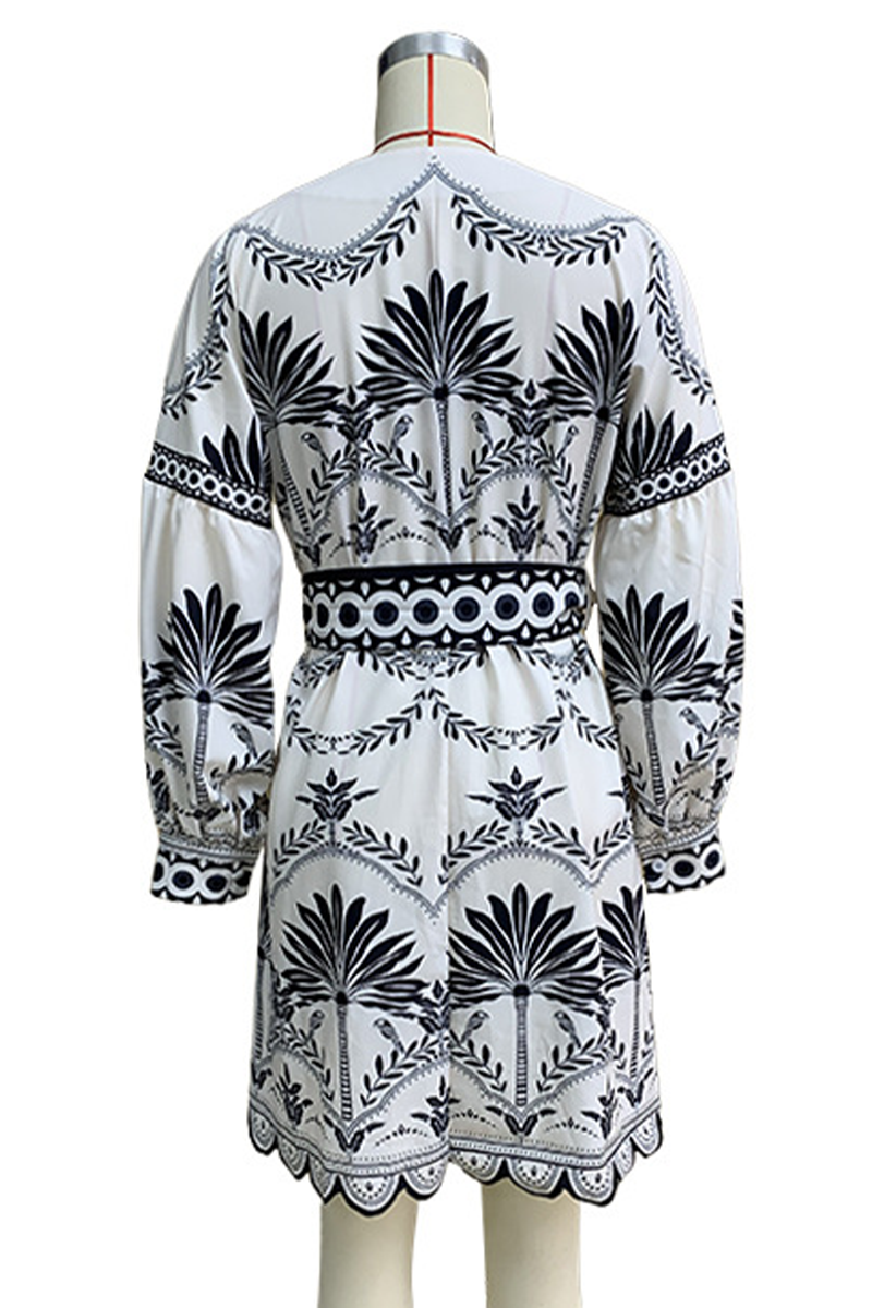 Beautifully Finished Dress in a Timeless Design