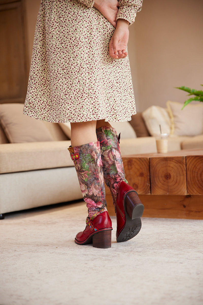 Effortlessly Elegant Boots with a Timeless Design