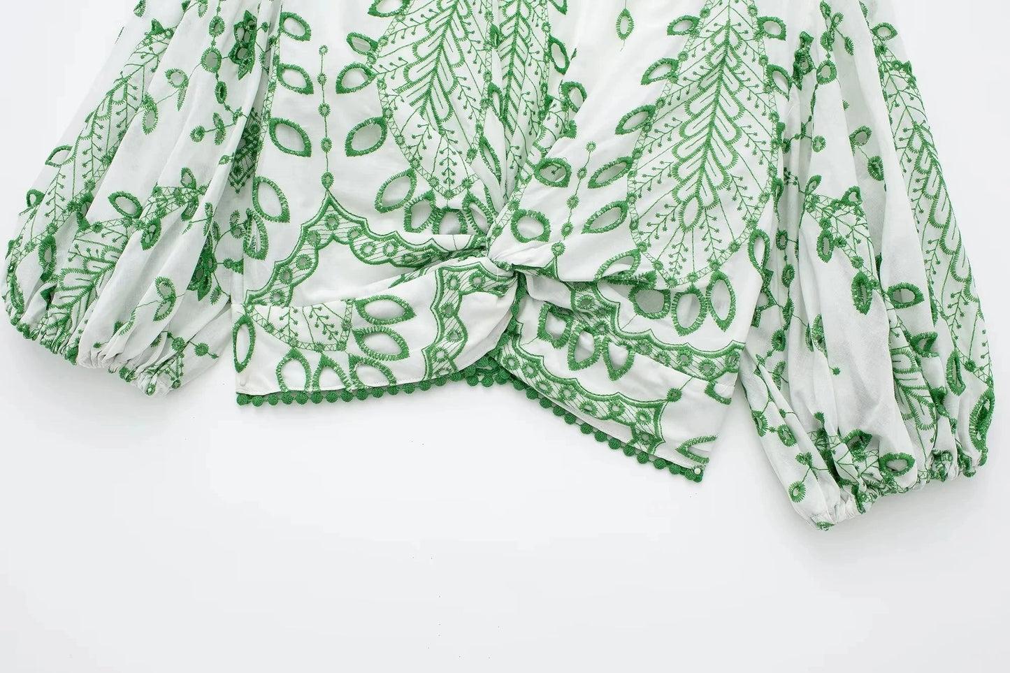 Well Tailored Blouse with a Graceful Silhouette