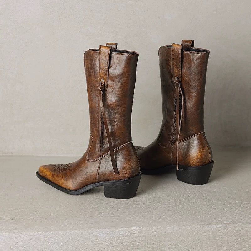 Beautifully Finished Boots in a Timeless Design
