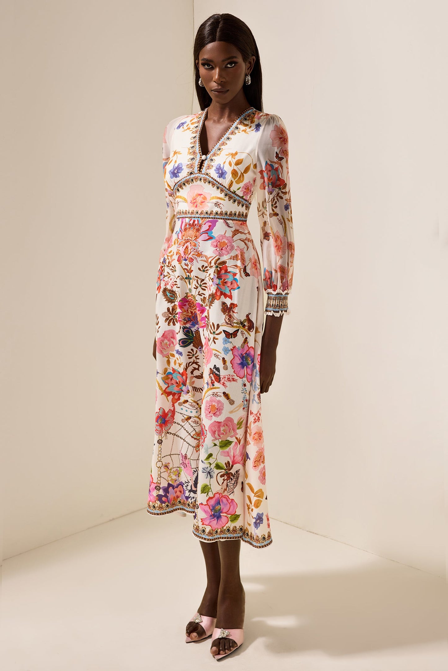 Classic Vintage Dress with a Flattering Fit