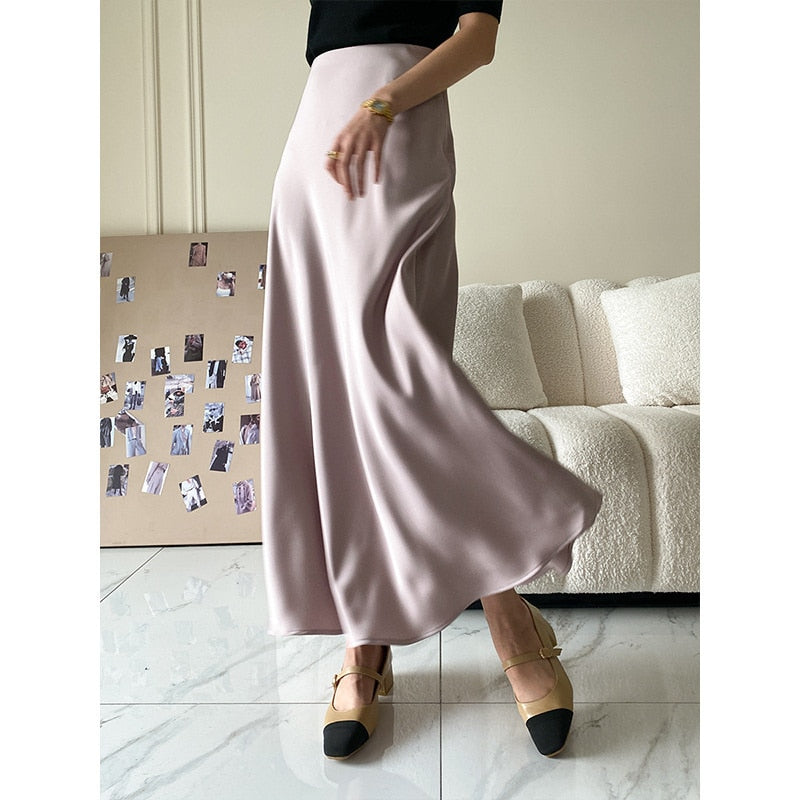 Effortlessly Elegant Garment with a Timeless Design