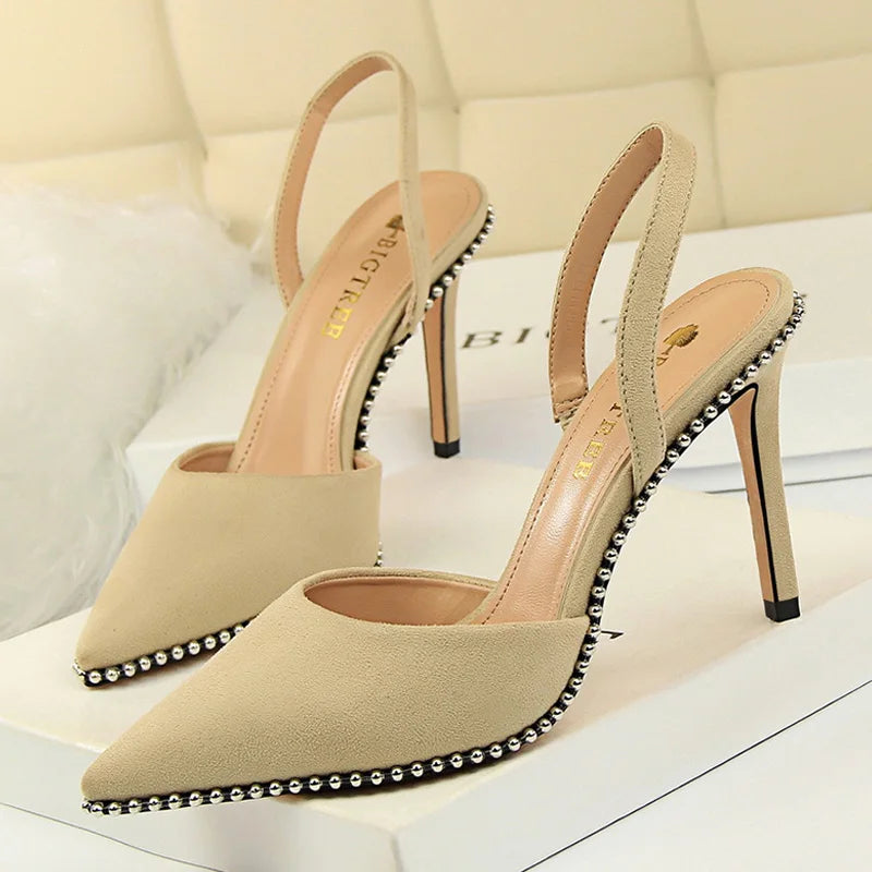 Effortlessly Elegant Heels with a Timeless Design