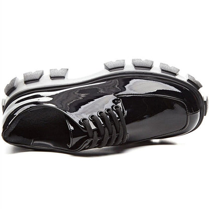 Well Tailored Shoes with a Graceful Silhouette