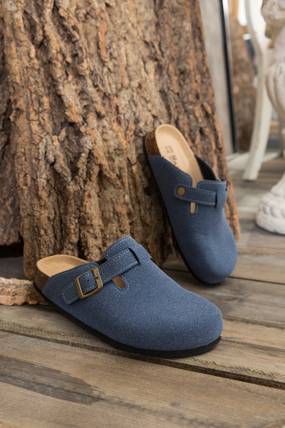 Beautifully Finished Garment in a Timeless Design
