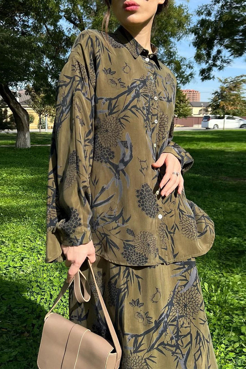 Effortlessly Elegant Garment with a Timeless Design