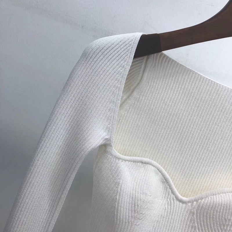 Well Tailored Top with a Graceful Silhouette