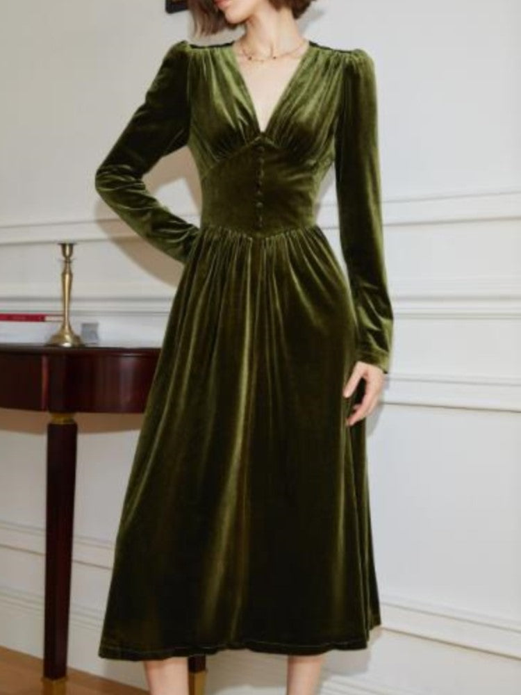 A Vintage Style Dress with Delicate Timeless Details
