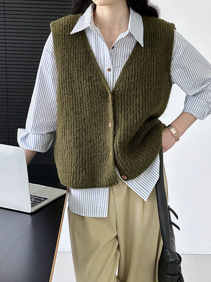 Classic Vintage Blouse with a Flattering Fit