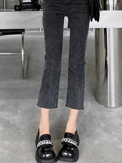 Well Tailored Shoes with a Graceful Silhouette