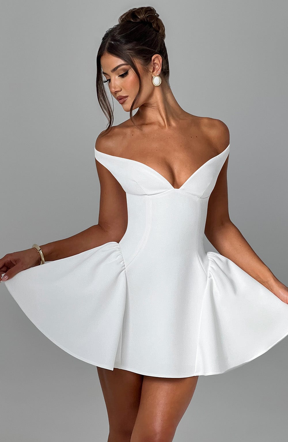 Well Tailored Dress with a Graceful Silhouette