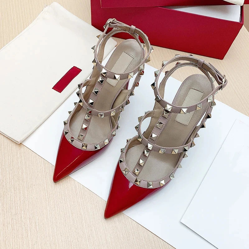 Effortlessly Elegant Sandals with a Timeless Design