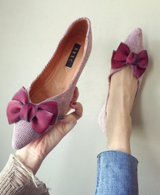 Effortlessly Elegant Shoes with a Timeless Design