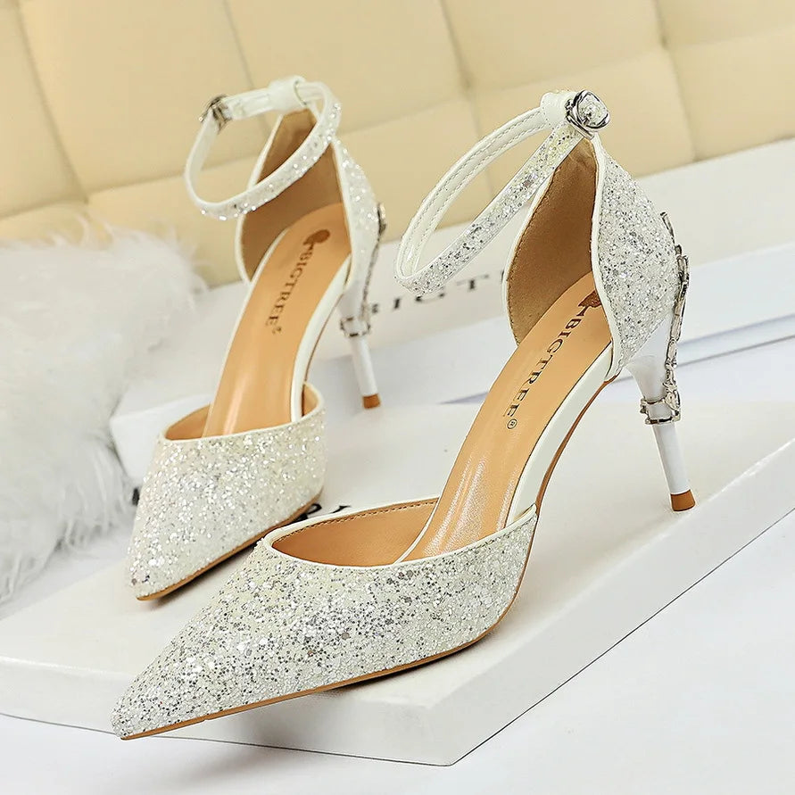 Gracefully Styled Garment for Any Occasion