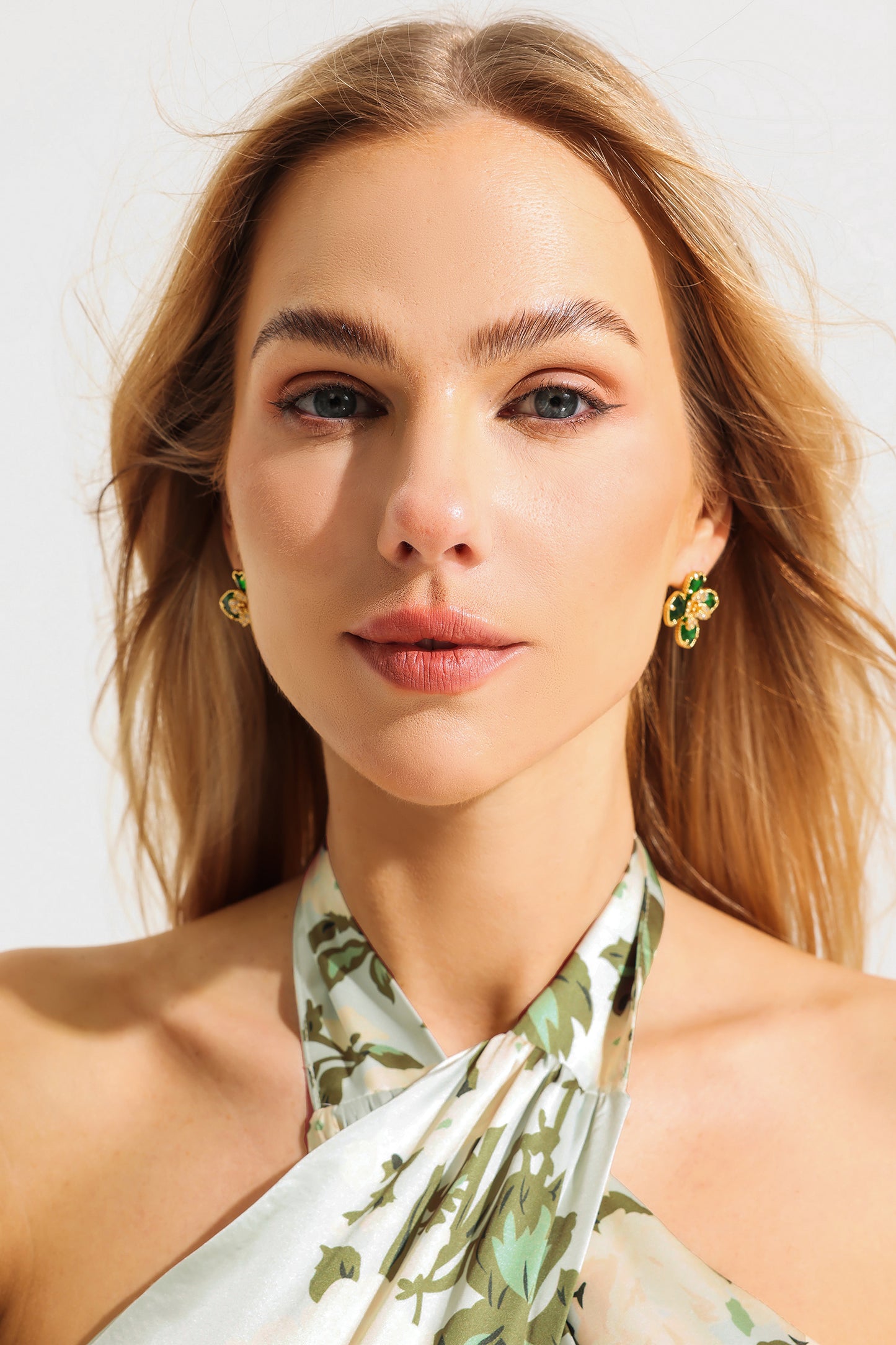 Effortlessly Elegant Garment with a Timeless Design