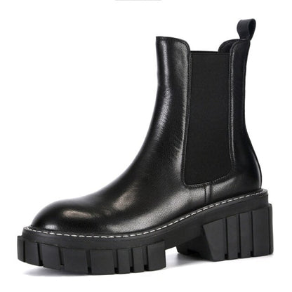 Effortlessly Elegant Boots with a Timeless Design