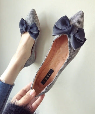 Effortlessly Elegant Shoes with a Timeless Design