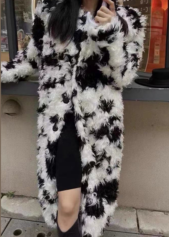 Beautifully Finished Coat in a Timeless Design