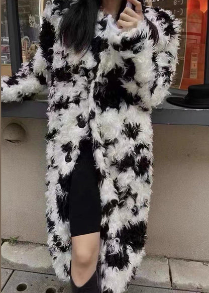 Beautifully Finished Coat in a Timeless Design