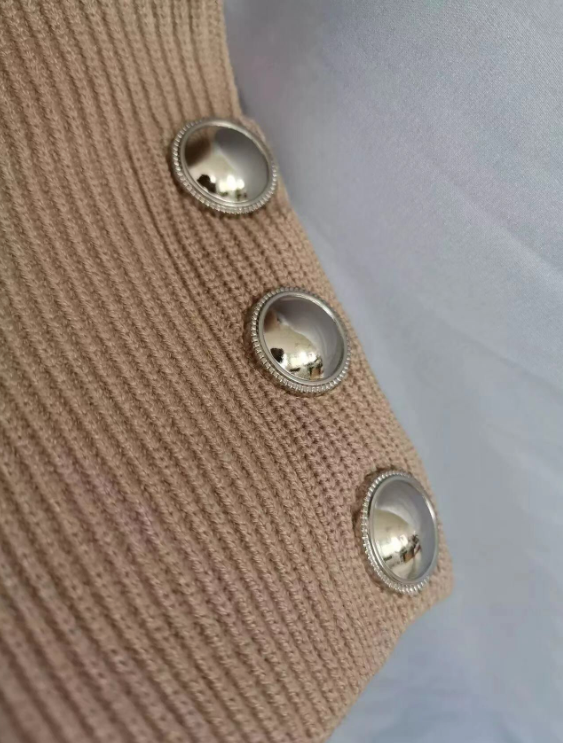 Effortlessly Elegant Sweater with a Timeless Design