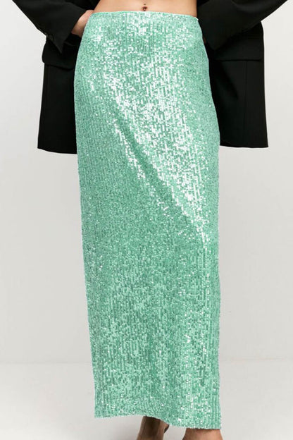 Well Tailored Garment with a Graceful Silhouette