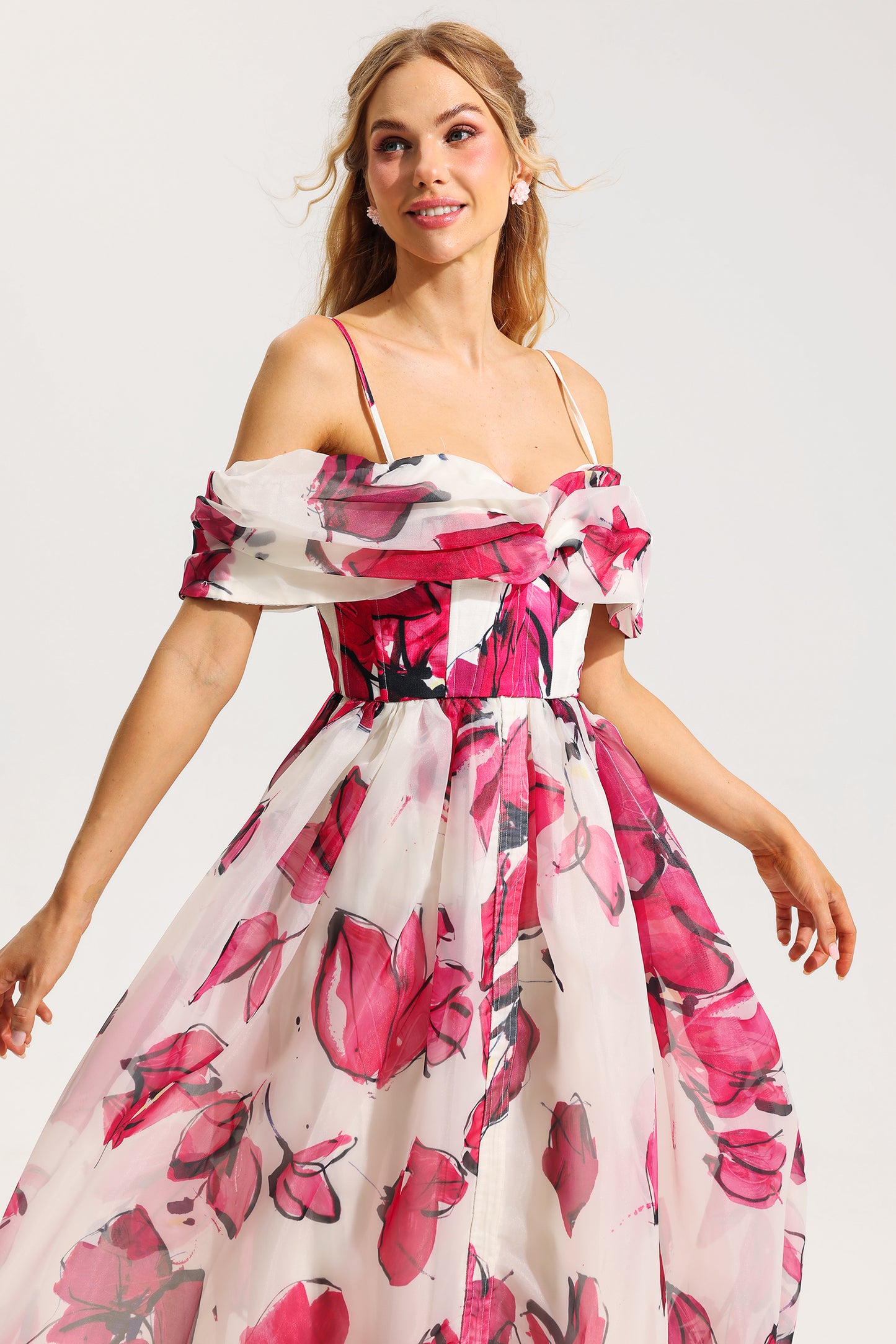 Effortlessly Elegant Dress with a Timeless Design