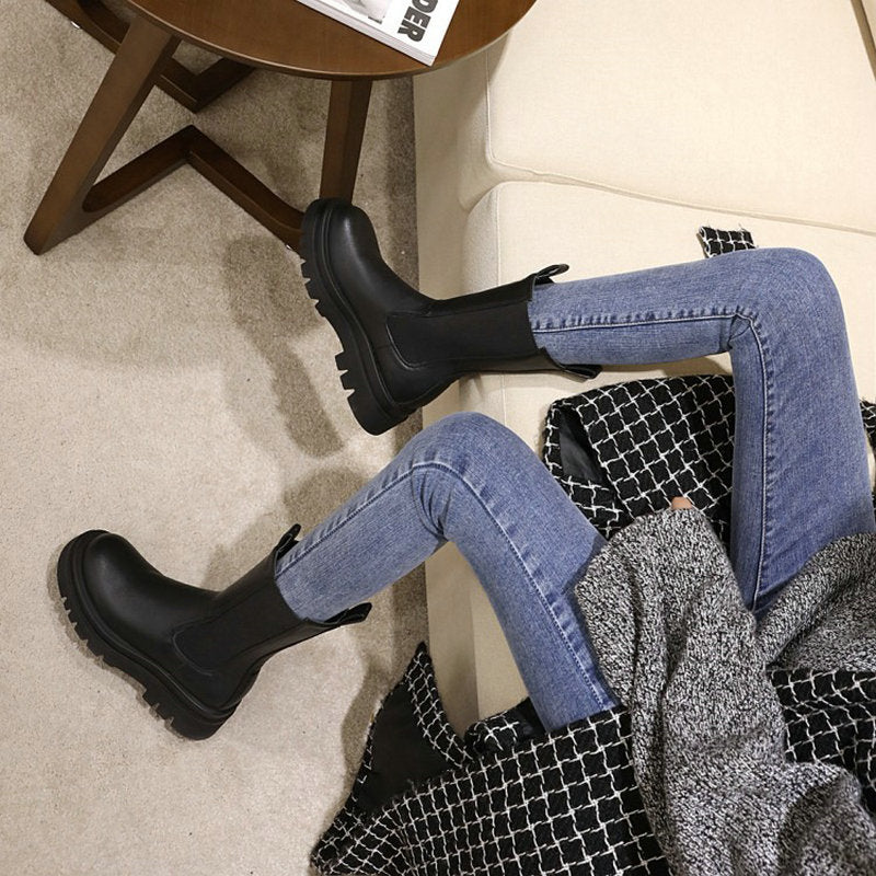 Well Tailored Boots with a Graceful Silhouette