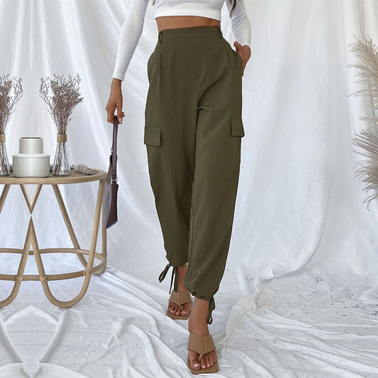 Effortlessly Elegant Pants with a Timeless Design