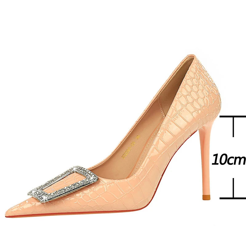 Polished Heels with an Effortless Classic Look