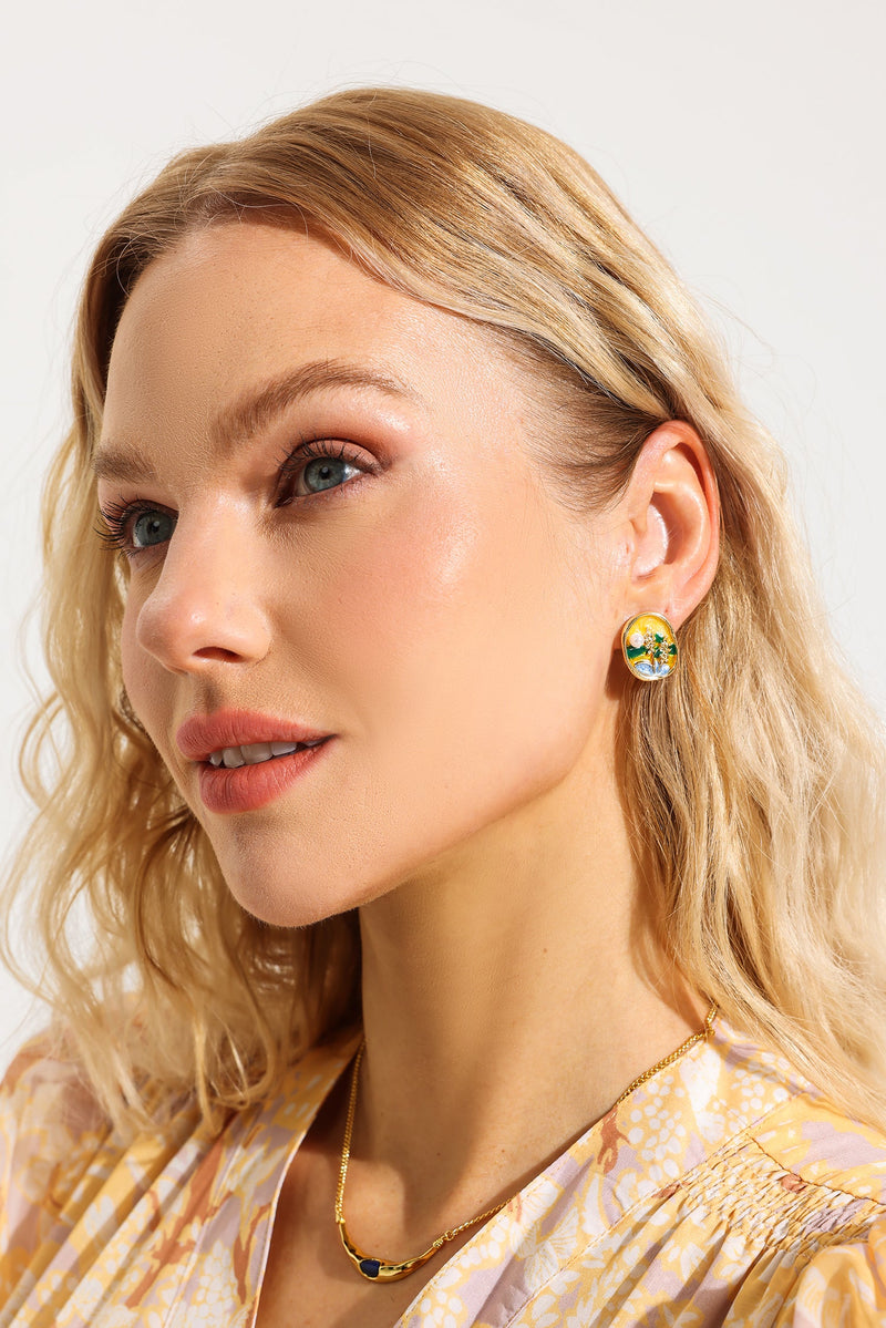 Sophisticated Garment with a Clean Classic Look