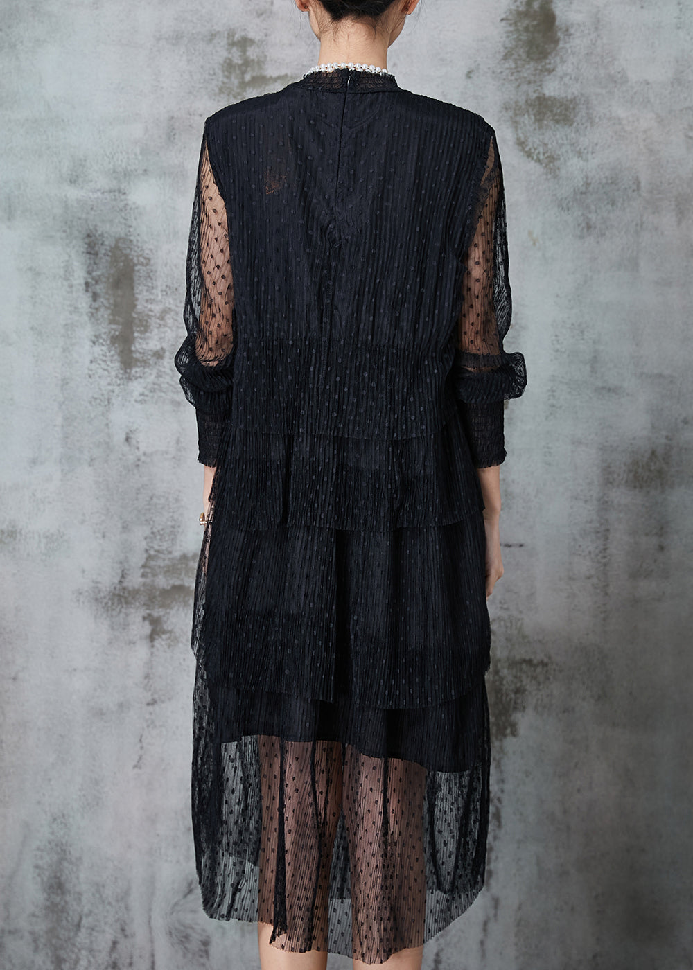 Beautifully Finished Dress in a Timeless Design