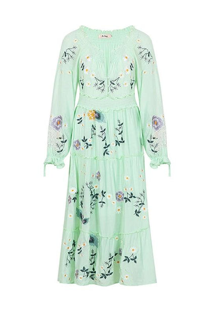 Gracefully Styled Dress for Any Occasion