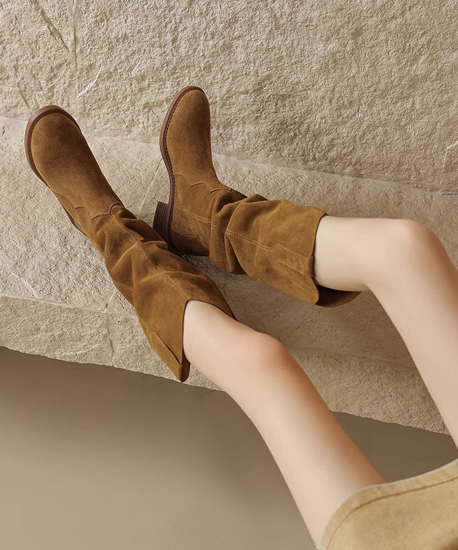 Effortlessly Elegant Boots with a Timeless Design