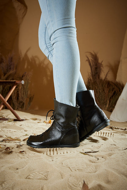 Polished Boots with an Effortless Classic Look