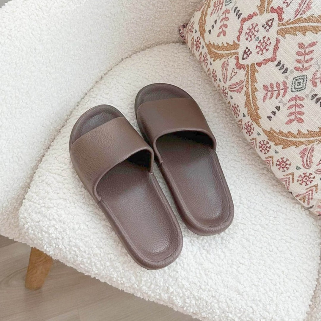 Classic Vintage Sandals with a Flattering Fit