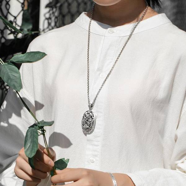 Gracefully Styled Garment for Any Occasion