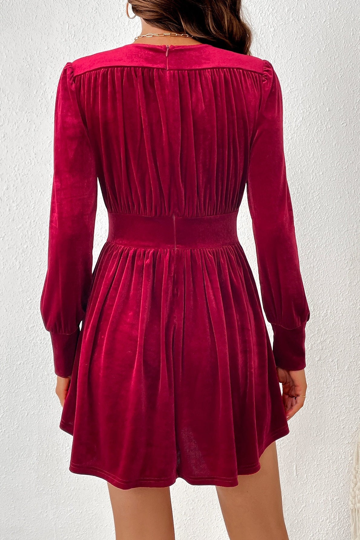 Effortlessly Elegant Dress with a Timeless Design