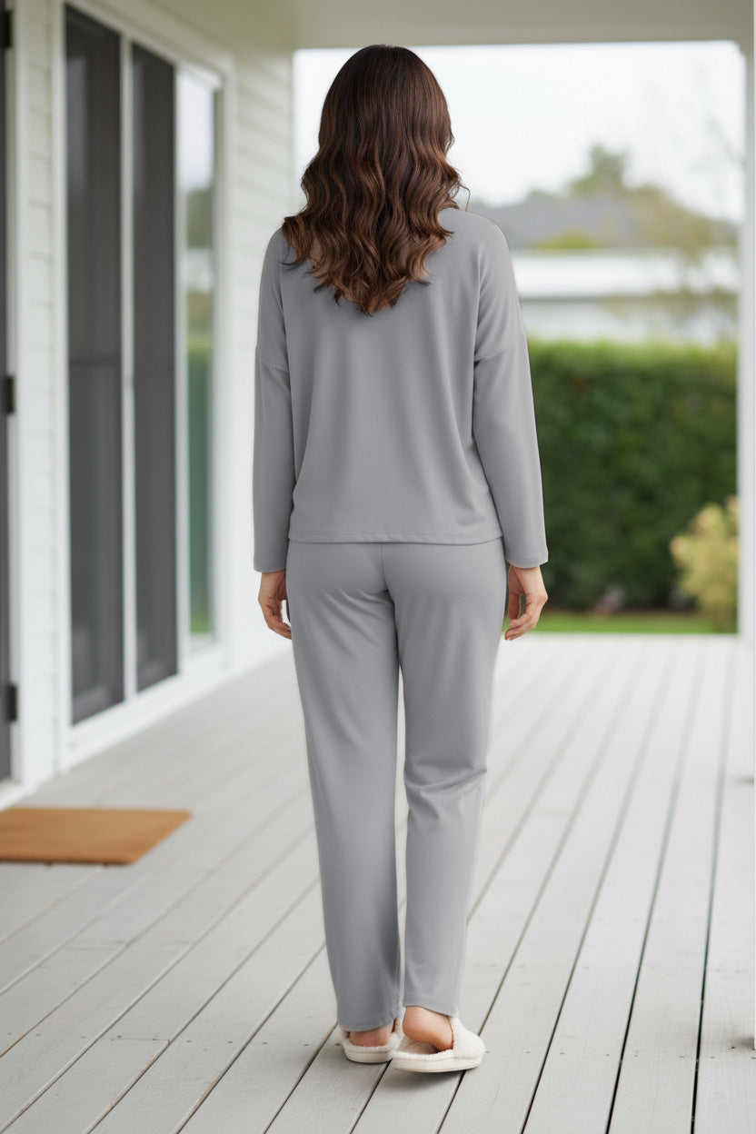 Effortlessly Elegant Pullover with a Timeless Design
