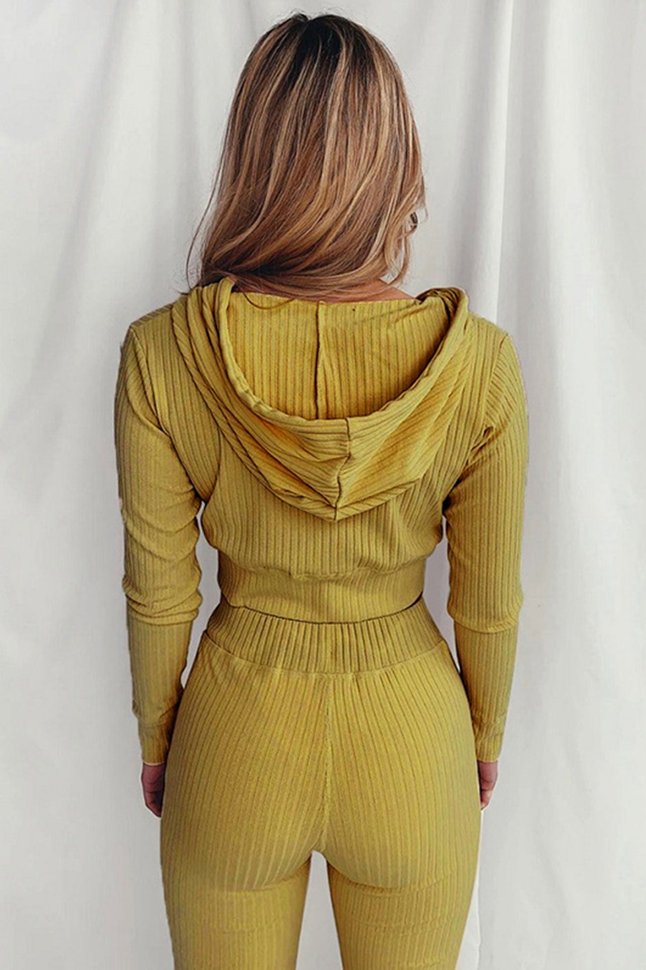 Well Tailored Pants with a Graceful Silhouette