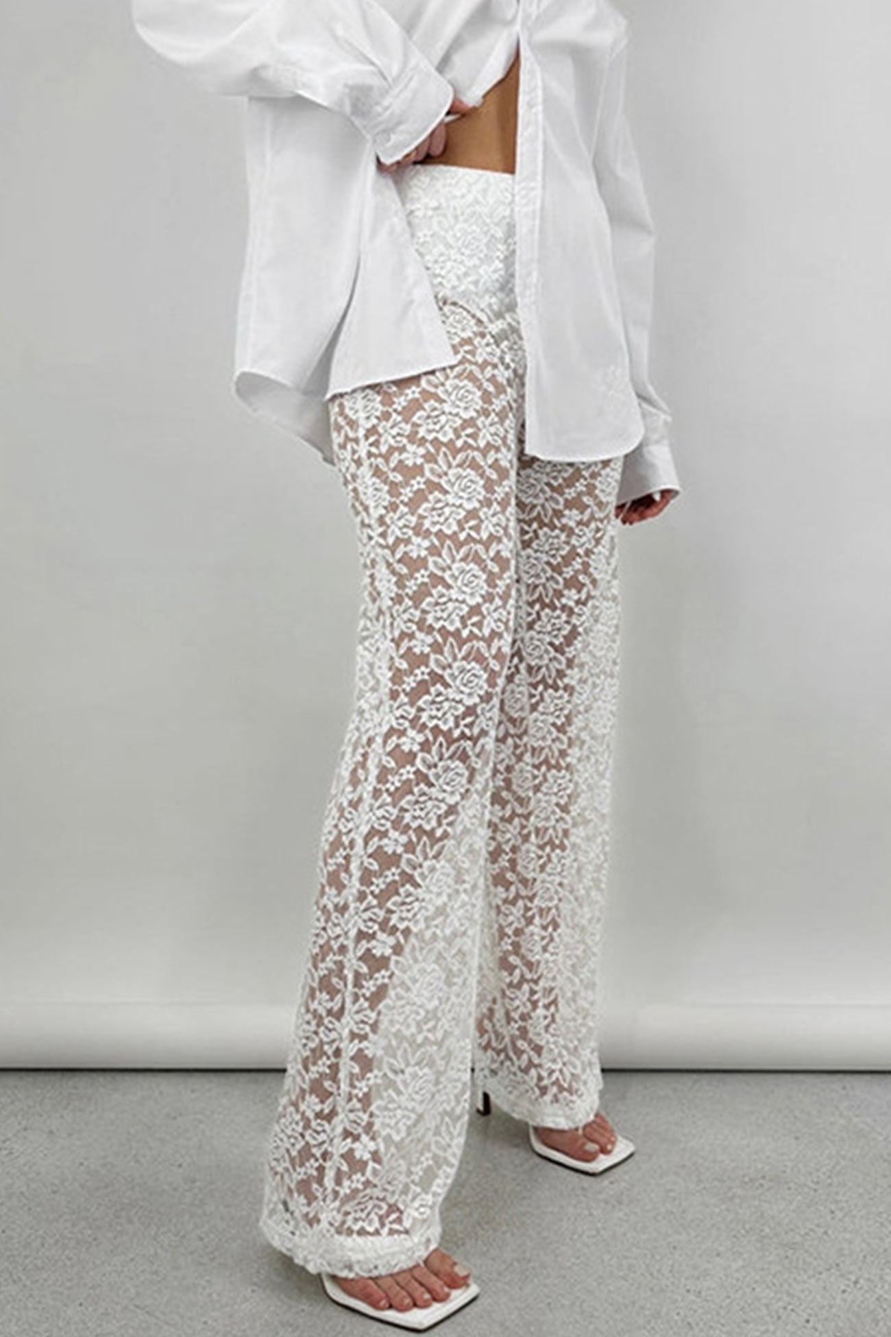 Effortlessly Elegant Pants with a Timeless Design