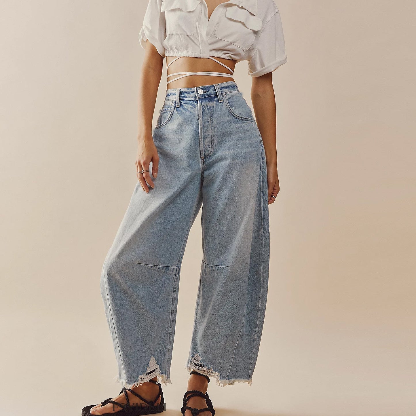 Effortlessly Elegant Pants with a Timeless Design