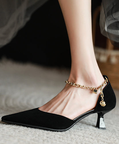 A Vintage Style Heels with Delicate Timeless Details