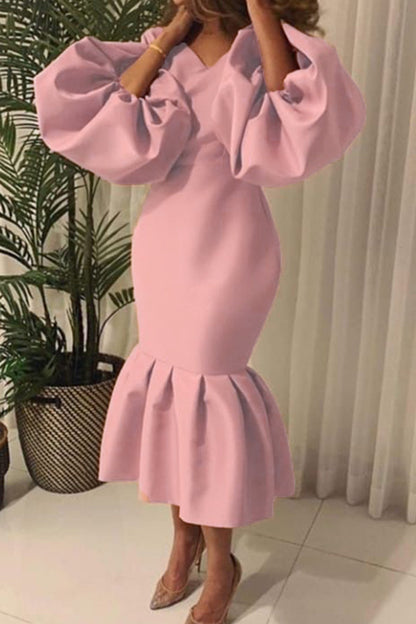 Beautifully Finished Dress in a Timeless Design