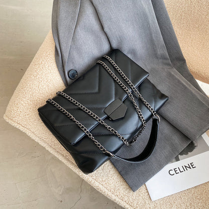 Polished Bag with an Effortless Classic Look
