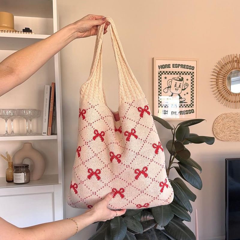 Well Tailored Bag with a Graceful Silhouette