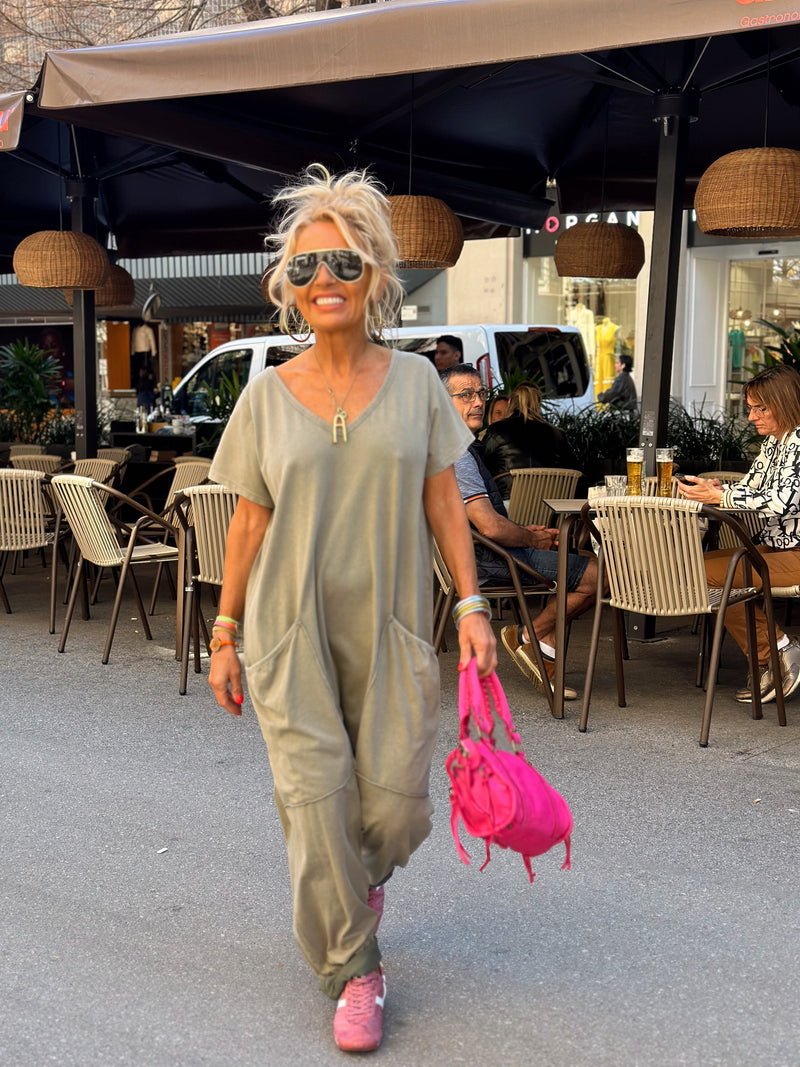Sophisticated Garment with a Clean Classic Look
