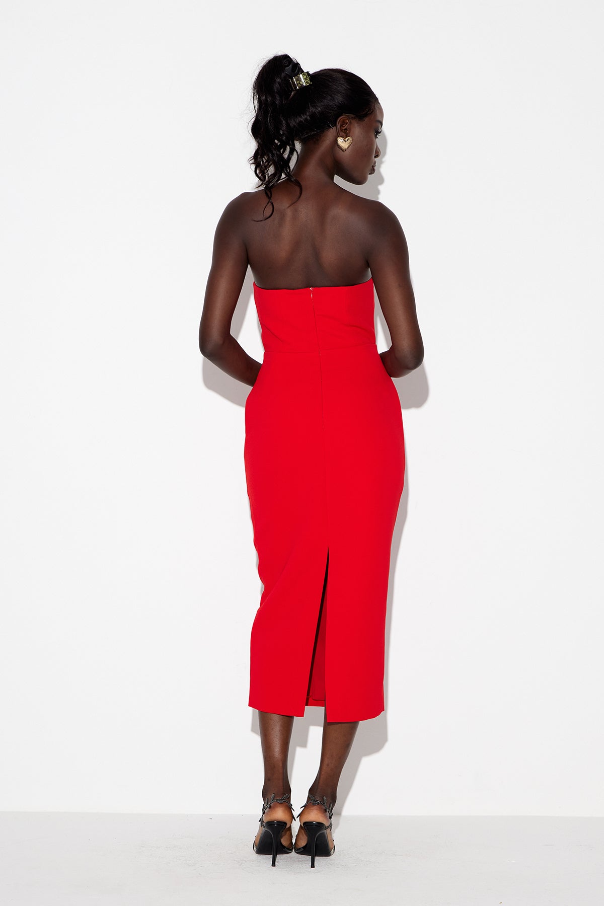 Well Tailored Dress with a Graceful Silhouette