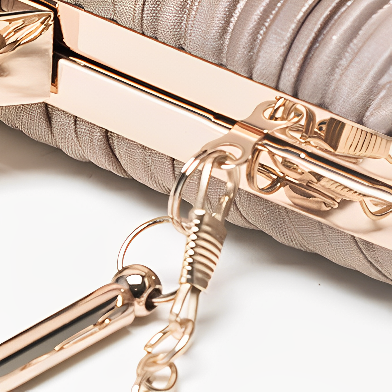 Effortlessly Elegant Bag with a Timeless Design