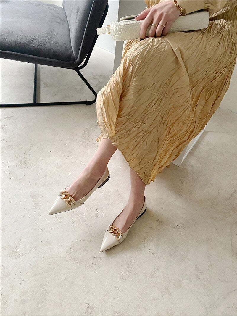 Effortlessly Elegant Garment with a Timeless Design